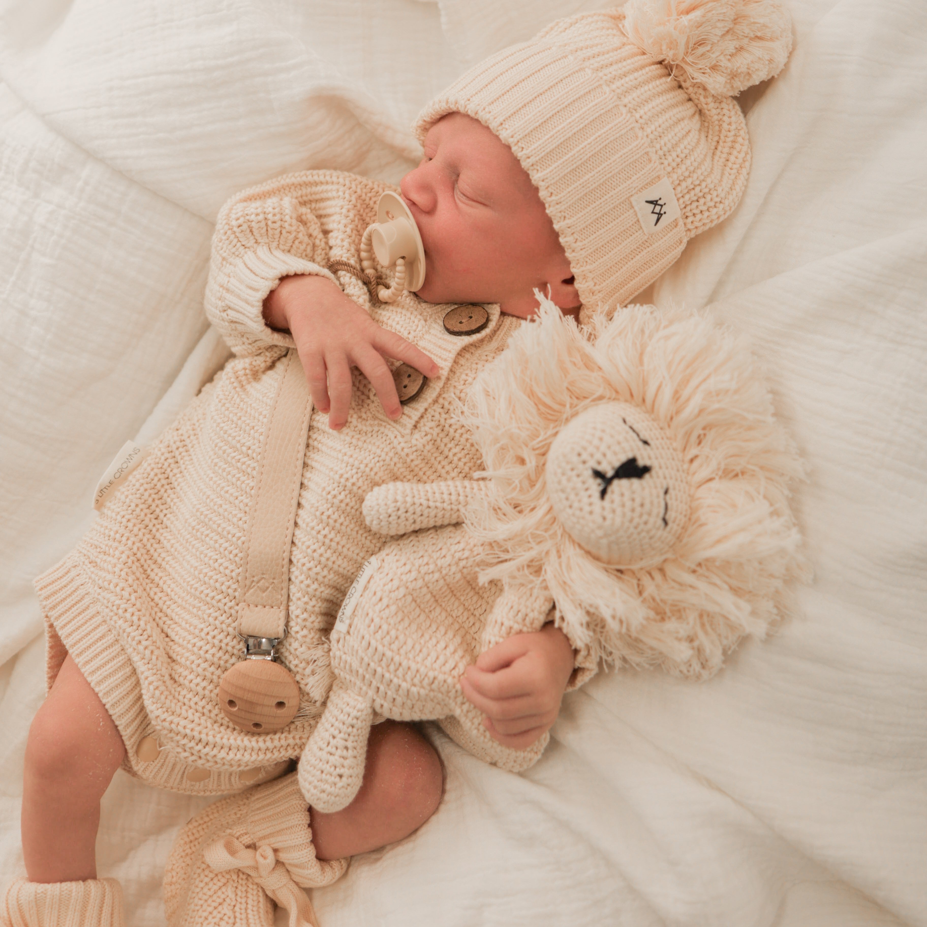 Oat Knitwear & Lion Bundle - 4 Pieces